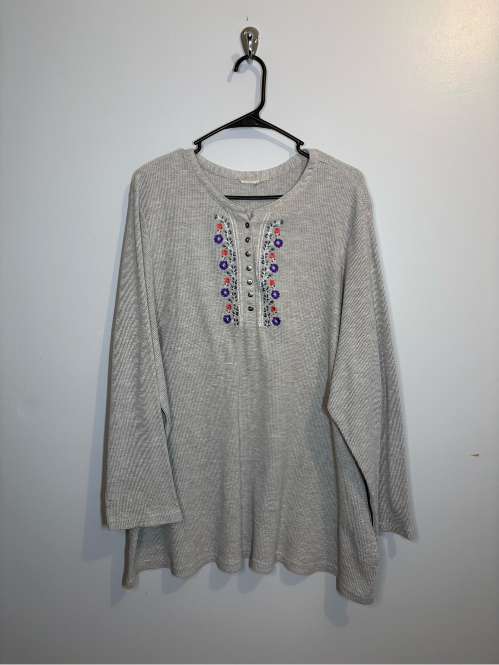 Women’s Gray Embroidered Henley Tunic Top Waffle Knit 3X Floral Loungewear Comfy